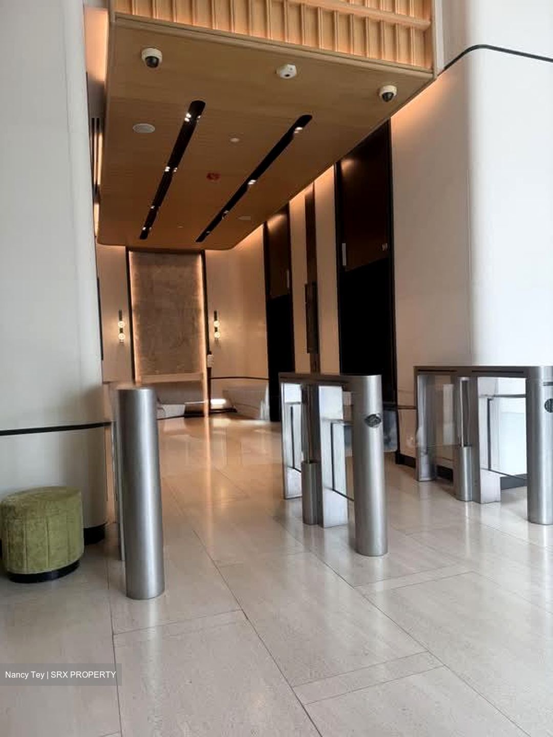 Bugis Junction (D7), Office #572117861